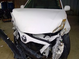 2010 TOYOTA CAMRY, WHITE, LE, 2.5L, AT. Z25986